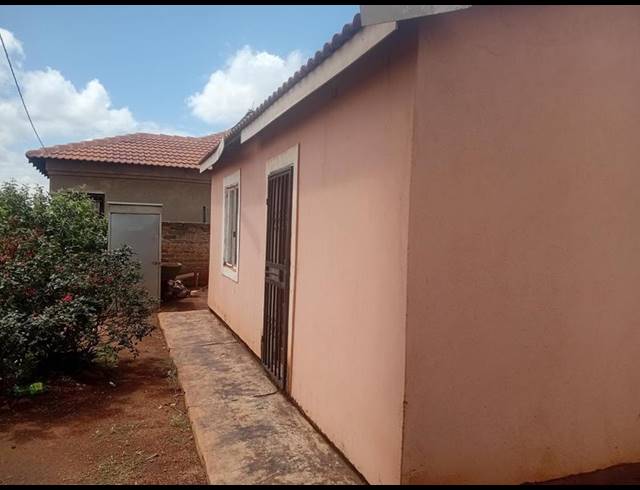 2 BEDROOM HOUSE FOR SALE IN SOSHANGUVE SOUTH